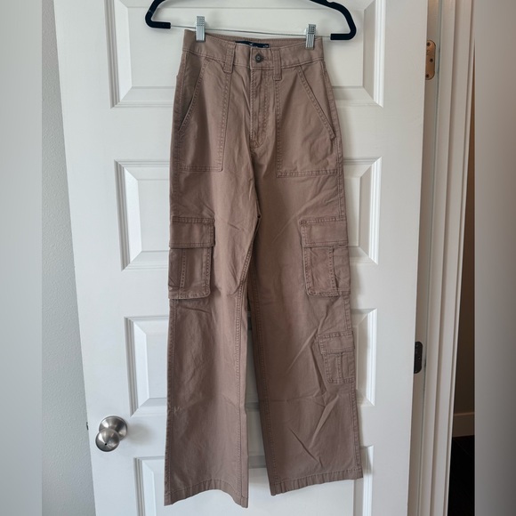 HOLLISTER | Ultra High-Rise Baggy 3-Pocket Cargo Pants Taupe | SIZE 23 - Picture 2 of 4